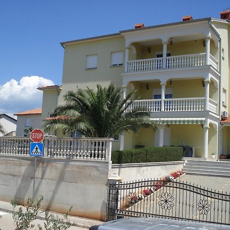 Apartment Komljenovic Pula Exterior photo