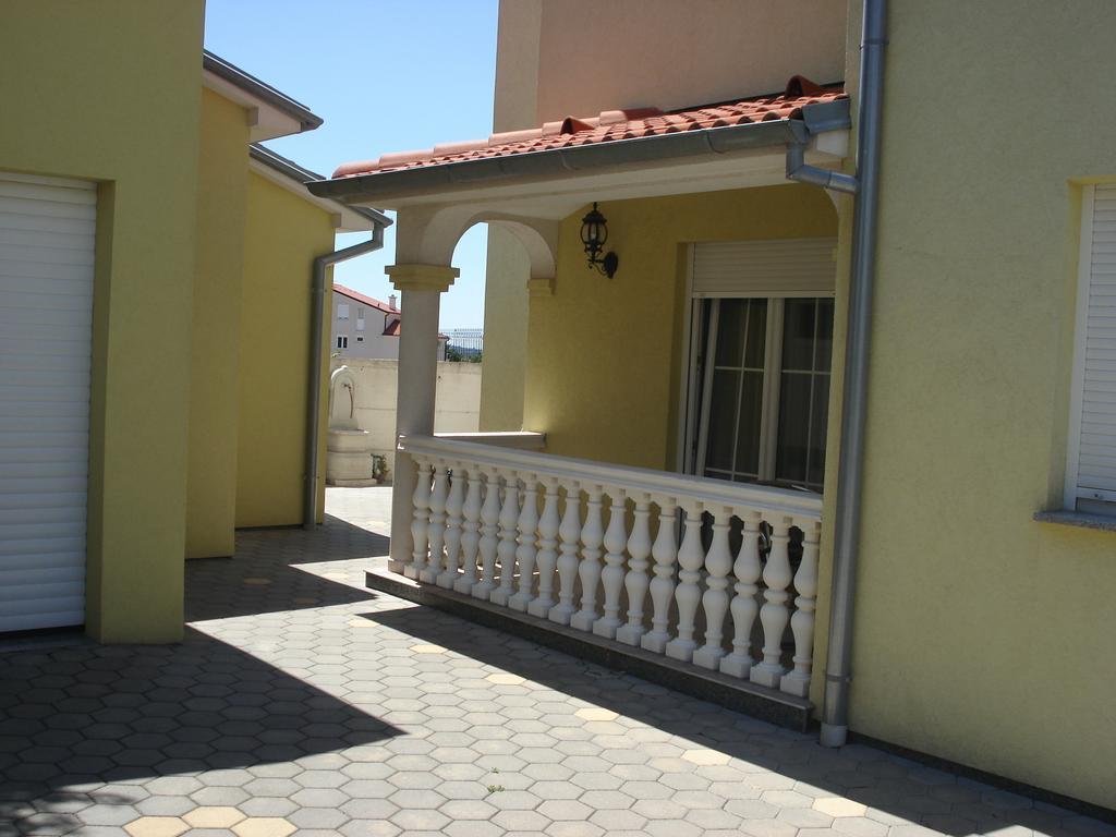 Apartment Komljenovic Pula Exterior photo