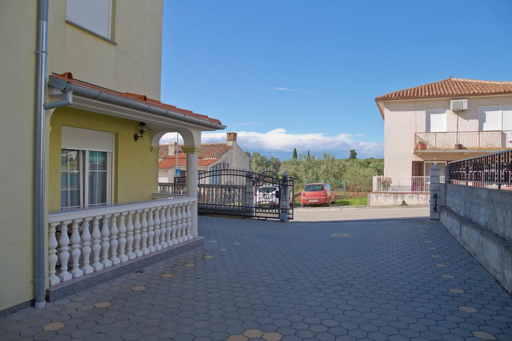 Apartment Komljenovic Pula Exterior photo