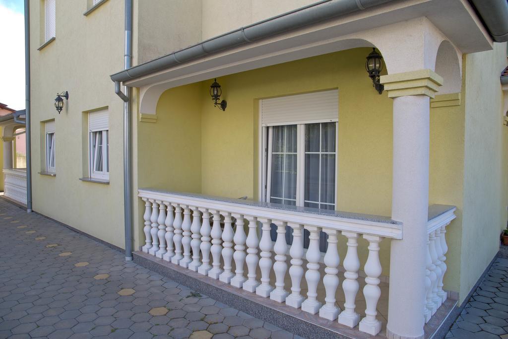 Apartment Komljenovic Pula Exterior photo