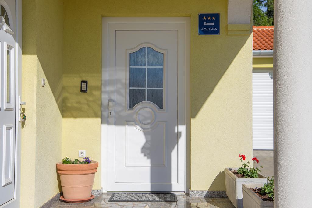 Apartment Komljenovic Pula Exterior photo